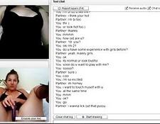 Giovane ragazza inglese si spoglia e si masturba su Chatroulette