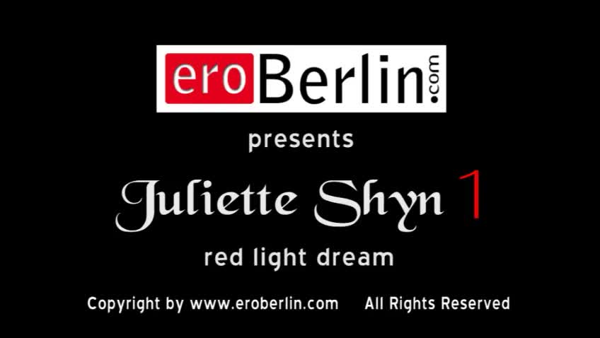 Juliette Shyn una pornostar molto magra di origini tedesche in show #1