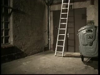 Video vintage di donna bionda in stivaloni scopata sulla scala #3