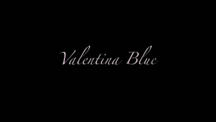 Valentina Blue ci mostra quanto si può allargare il suo buco di culo #1