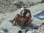 Amatoriale moglie e marito scopano nudi sulla spiaggia vicino al mare #20
