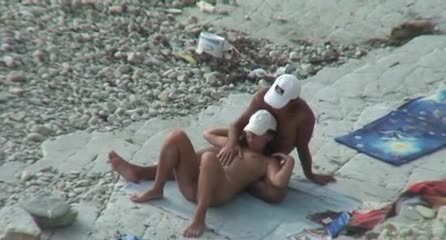 Amatoriale moglie e marito scopano nudi sulla spiaggia vicino al mare #2
