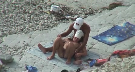 Amatoriale moglie e marito scopano nudi sulla spiaggia vicino al mare #5