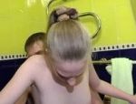 Giovane bruna si fa scopare nel bagno #14