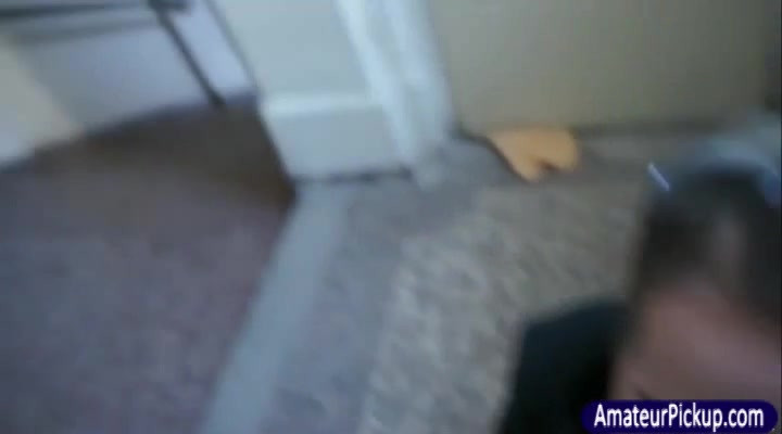 Tenera zoccola fa sesso nel corridoio del palazzo e viene filmata da me #8