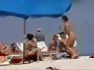 Esibizionisti nudi sulla spiaggia sesso all´aperto eccitante #1