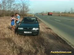 Una scopata per strada, ragazzi si bagna con una sborrata in autostrada #3