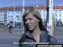 In repubblica ceca Ilona si fa pagare in contanti per fare sesso in pubblico #10