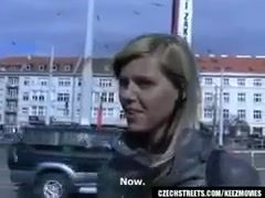In repubblica ceca Ilona si fa pagare in contanti per fare sesso in pubblico #9