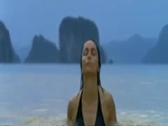 Le scene di nudo integrale di Emmanuelle Beart nel film Vinyan #1