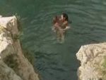 Phoebe Cates in una scena altamente appassionante su di un’ isola deserta