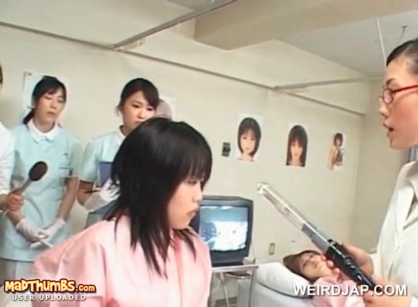Asiatica si fa controllare la fica dal ginecologo #12