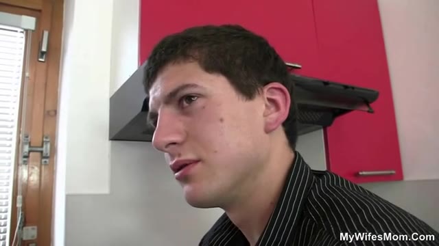 La moglie entra e trova il marito che inchiappetta sua mamma #5