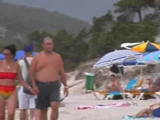 Nudista in spiaggia si fa chiavare da un passante eccitato e voglioso #8