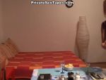 Maiala inizia a mettersi nuda nel letto #1