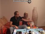 Maiala inizia a mettersi nuda nel letto #5