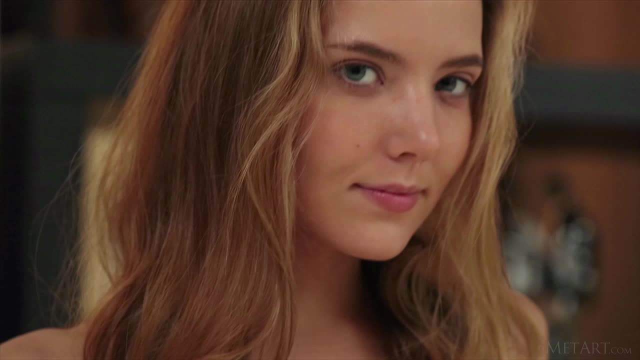 MetArt - la giovane e bellissima pornostar russa Mango si masturba #5