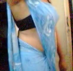 Zoccola indiana amatoriale in webcam da sola si mostra non nuda per sedurre  #8