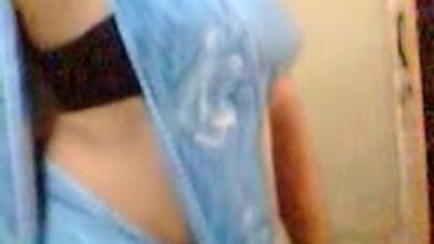 Zoccola indiana amatoriale in webcam da sola si mostra non nuda per sedurre  #3