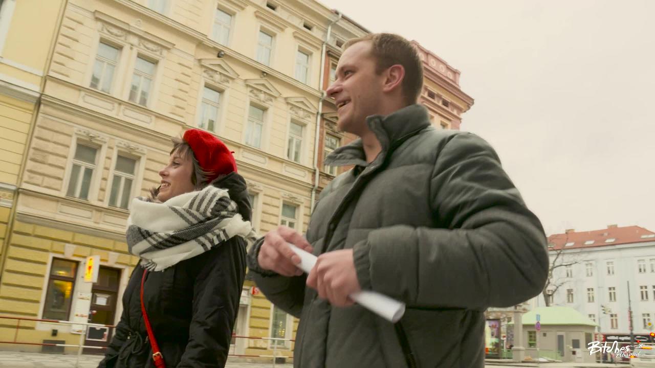 Bitches Abroad - Anabell e la sua figa rasata montano sul cazzo fuori città #2