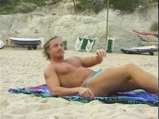 Una puttana in calore si fa inculare sulla spiaggia  #1