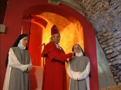 Un prete si occupa di due suore  #3
