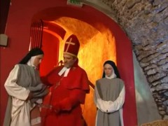 Un prete si occupa di due suore  #4