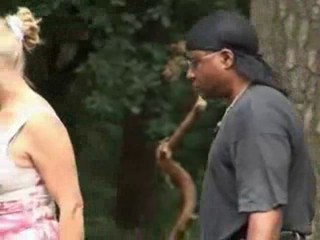 Mamma scopata dal maschio nero nei boschi #1