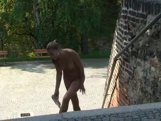 Troie nude in pubblico #2
