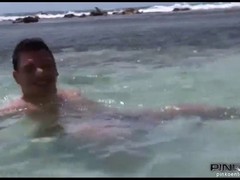Signora italiana va in vacanza da sola e fa sesso con uno sconosciuto sulla spiaggia #1