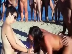 Milf indecenti che fanno sesso di gruppo sulla spiaggia mentre dei ragazzi guardano #4
