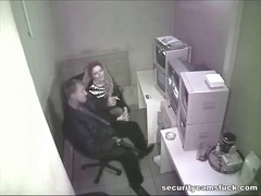 Giovane coppia fa sesso in ufficio senza sapere di essere ripresa #1