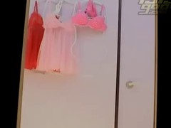 Telecamera nascosta in uno spogliatoio per registrare ragazze carine mentre si cambiano #6