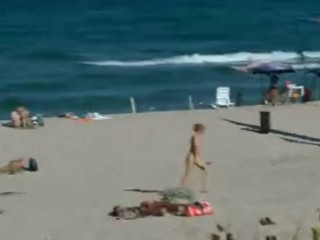 Calda donna e la sua partner si masturbano in una spiaggia nudisti #19