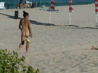Calda donna e la sua partner si masturbano in una spiaggia nudisti #20