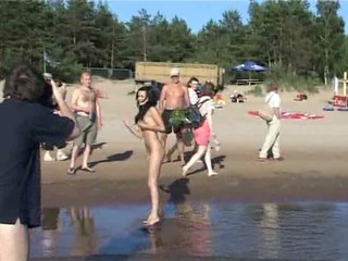 Magra bimba nuda alla spiaggia #21