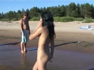 Magra bimba nuda alla spiaggia #22