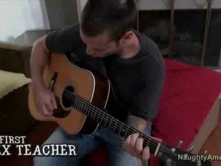 Professoressa di musica canta sul cazzo del suo alievo #2