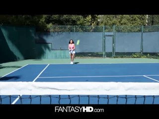 Caldissima scopatona sul campo da tennis #9