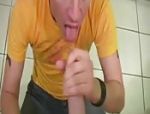 Un tizio gay succhia un cazzo in modo spettacolare #1