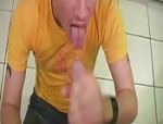 Un tizio gay succhia un cazzo in modo spettacolare #10