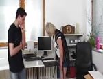 Una insegnante attempata ci fa vedere la sua sensualità #3
