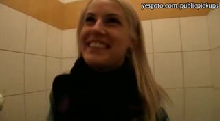 Ragazza carina ceca paga per scopare in modo violento e spinto #12