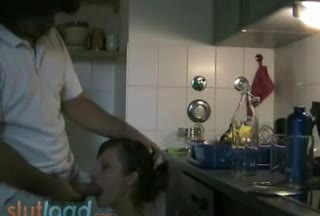 Una coppietta di giovani amatori si dà da fare per bene in cucina #5