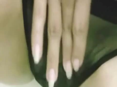 Una ragazza asiatica si masturba e squirta nella sua vasca da bagno #2