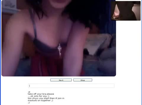 Amatoriale, ragazza diciottenne esibizionista si spoglia in webcam #11