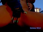 Sienna West si fa guardare mentre gioca con un dildo e si masturba #21