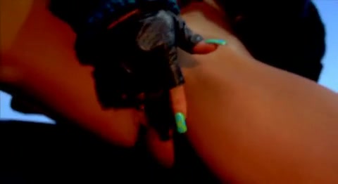 Sienna West si fa guardare mentre gioca con un dildo e si masturba #16