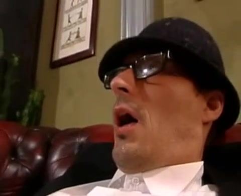 Ragazza sottomissiva che lo prende in bocca in faccia e nella fica #16