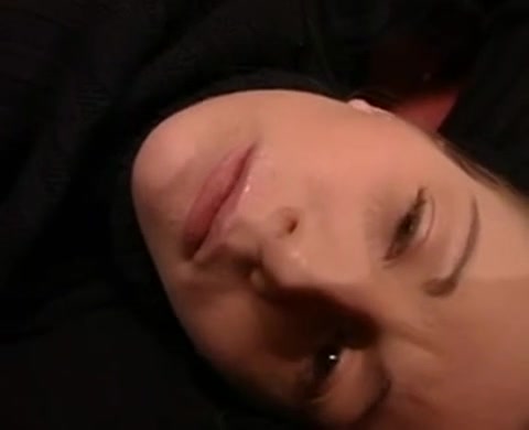 Ragazza sottomissiva che lo prende in bocca in faccia e nella fica #8